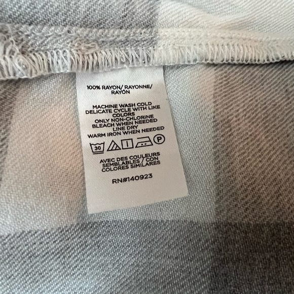 LOFT women Gray and White Plaid long sleeve Shirt/size XXSP - Picture 6 of 10